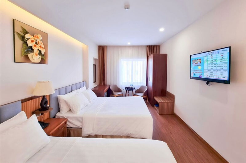 Khách sạn Phượng Hoàng Sóc Trăng, duoi-18-tuoi-muon-thue-khach-san-thi-phai-lam-sao